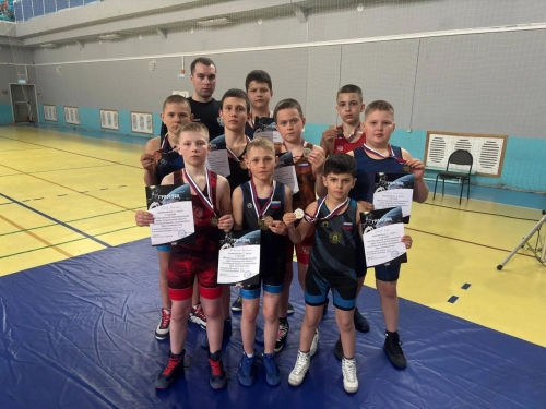 Охинские борцы завоевали 9 медалей на турнире в Ногликах