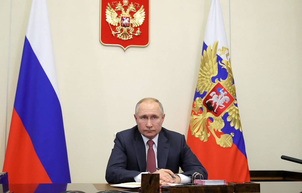Путин поручил исключить возрастные ограничения для льготных авиабилетов на Дальний Восток