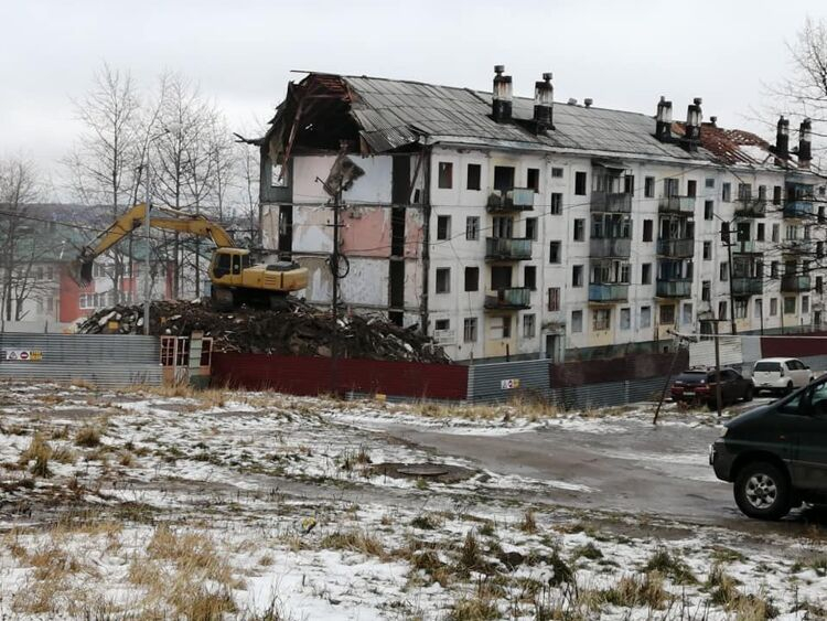 Сахалинцы, живущие в аварийных домах, в 2022 году также будут платить за отопление вдвое меньше