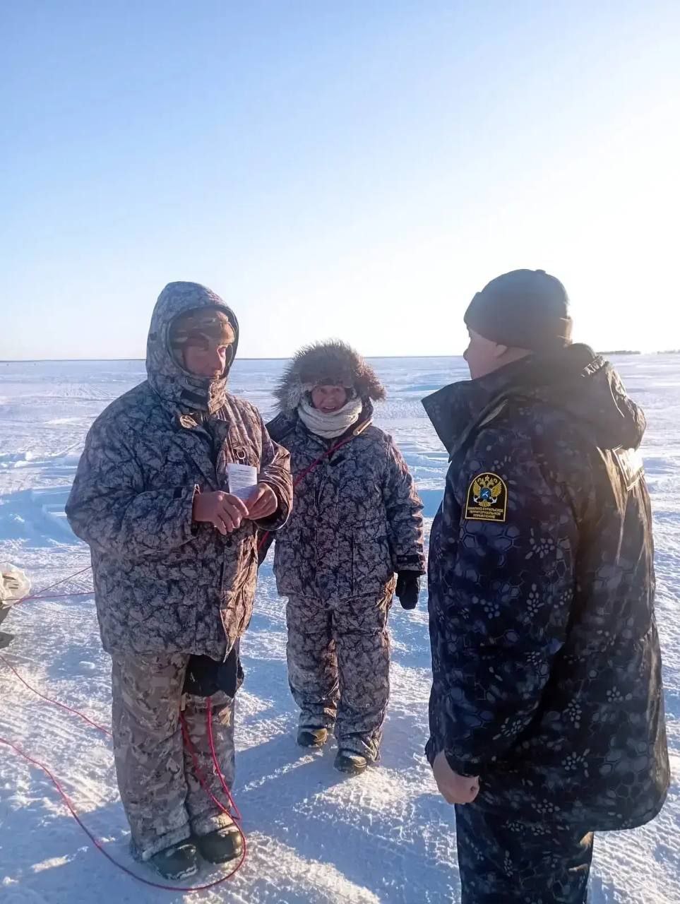 Рыбакам Охинского района напомнили о соблюдении правил зимней рыбалки