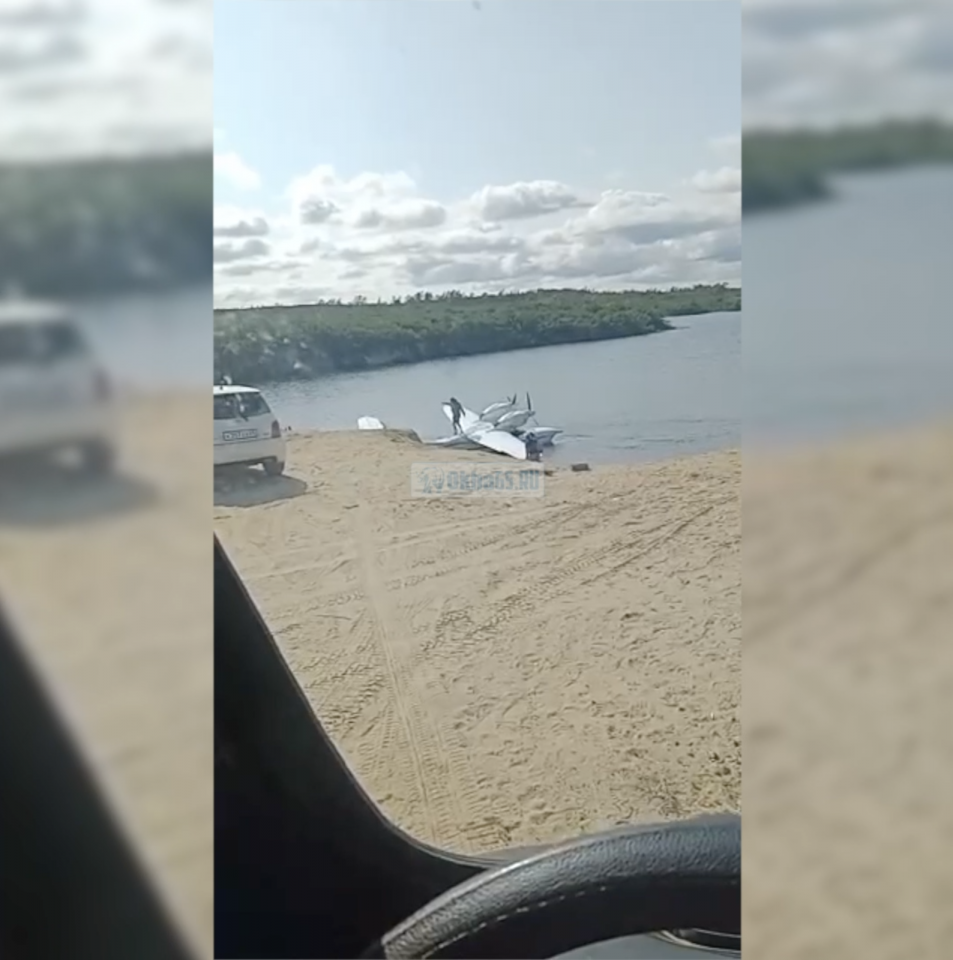 Самолет-амфибия приземлился на озеро Медвежье