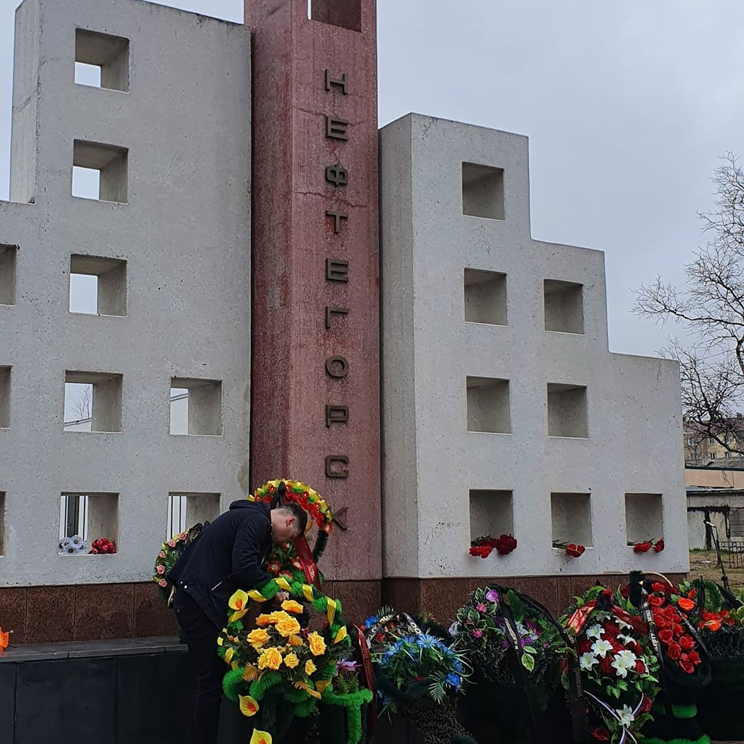 Мемориал в память о погибших в Нефтегорске реставрируют до 2025 года