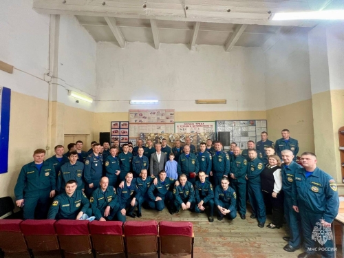 В Охе в честь 35-летия МЧС России вручили награды