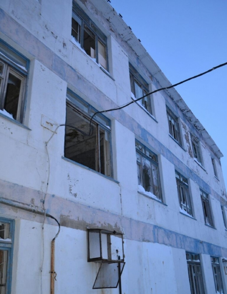 В Сахалинской области снесут полуразрушенные и брошенные строения