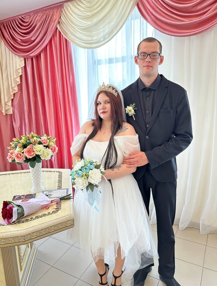 В Охе молодожены подарили друг другу семью на день рождения