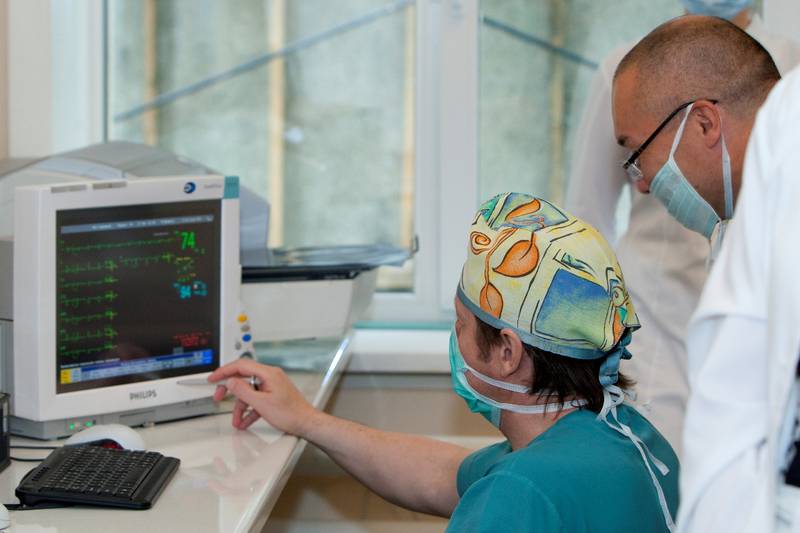 В Сахалинской области планируют установить доплаты работающим врачам-пенсионерам