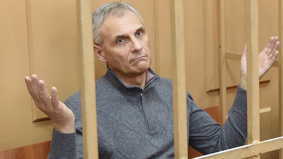 Экс-губернатору Сахалинской области Александру Хорошавину продлили арест до 9 ноября