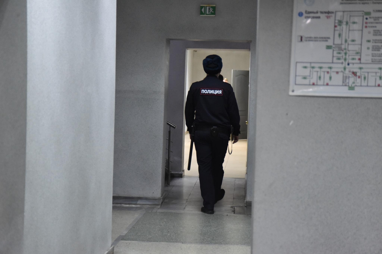 Охинец приобрел наркотики через интернет, нашел закладку и был задержан с поличным