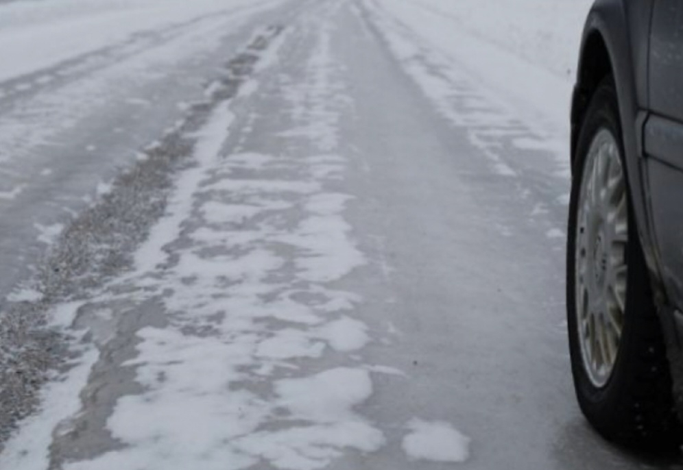Специалисты выявили нарушения зимнего содержания дорог в Охе