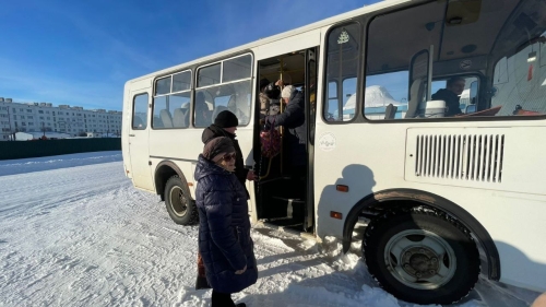 В Оху по магазинам и аптекам — партийный проект помогает сделать более комфортной жизнь сельских пенсионеров