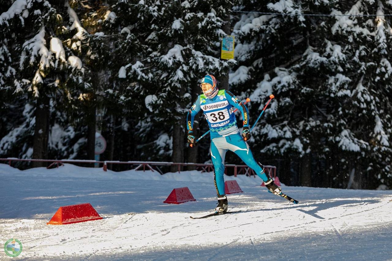 Охинец Дмитрий Шубнов взял золото всероссийской лыжной гонки в Сыктывкаре
