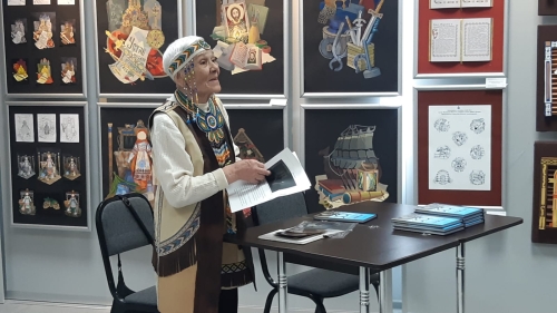 Жителям Охи представили книгу, написанную последним носителем сахалинского диалекта эвенкийского языка