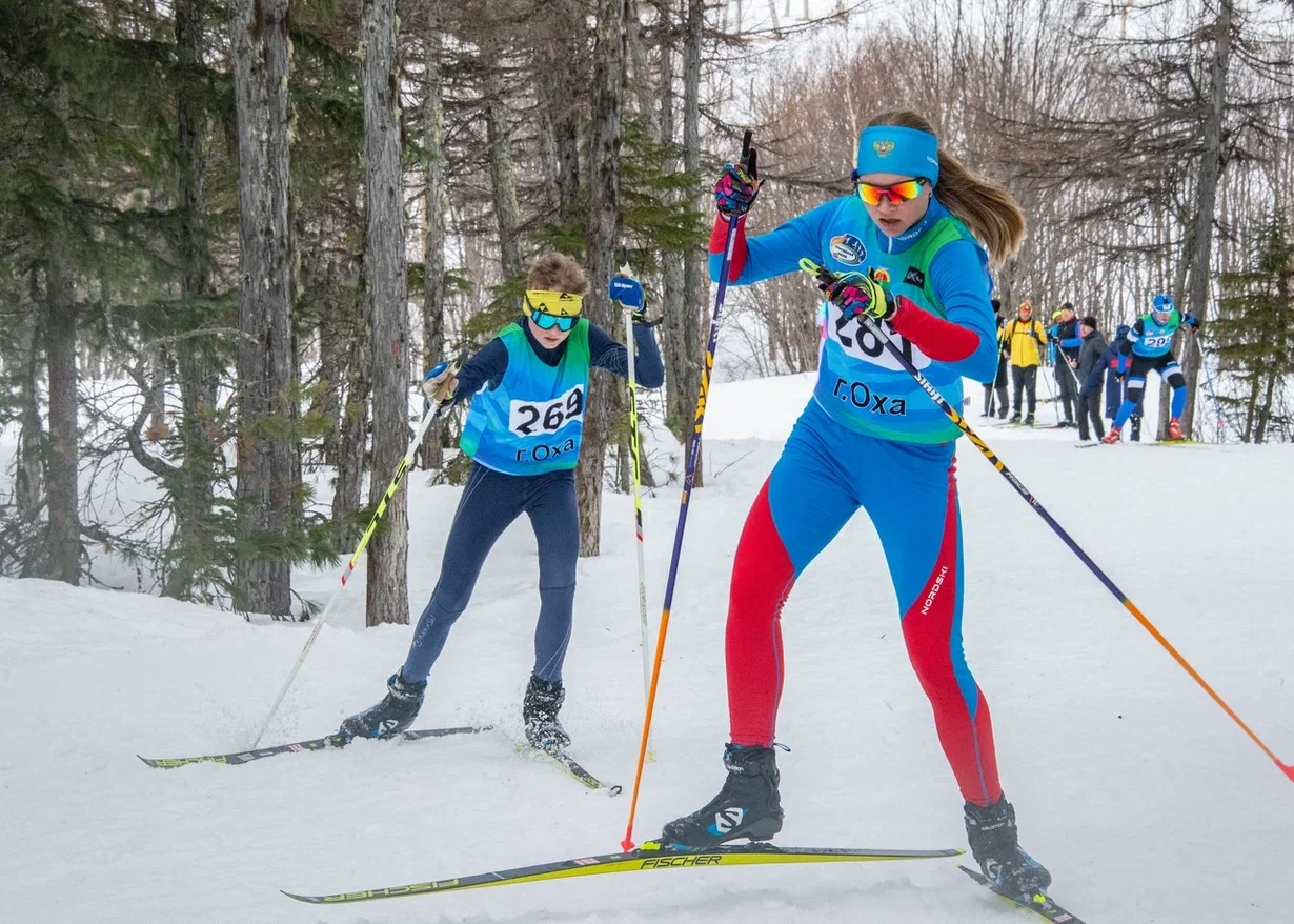 Более 300 человек приняли участие в соревнованиях первого дня "Праздника лыж" в Охе