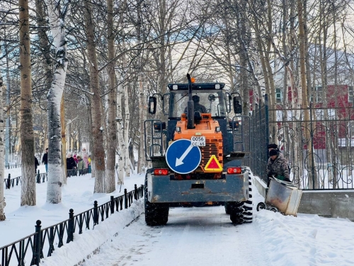 Предприятия справляются: глава Охи дал оценку работам по расчистке города от снега 