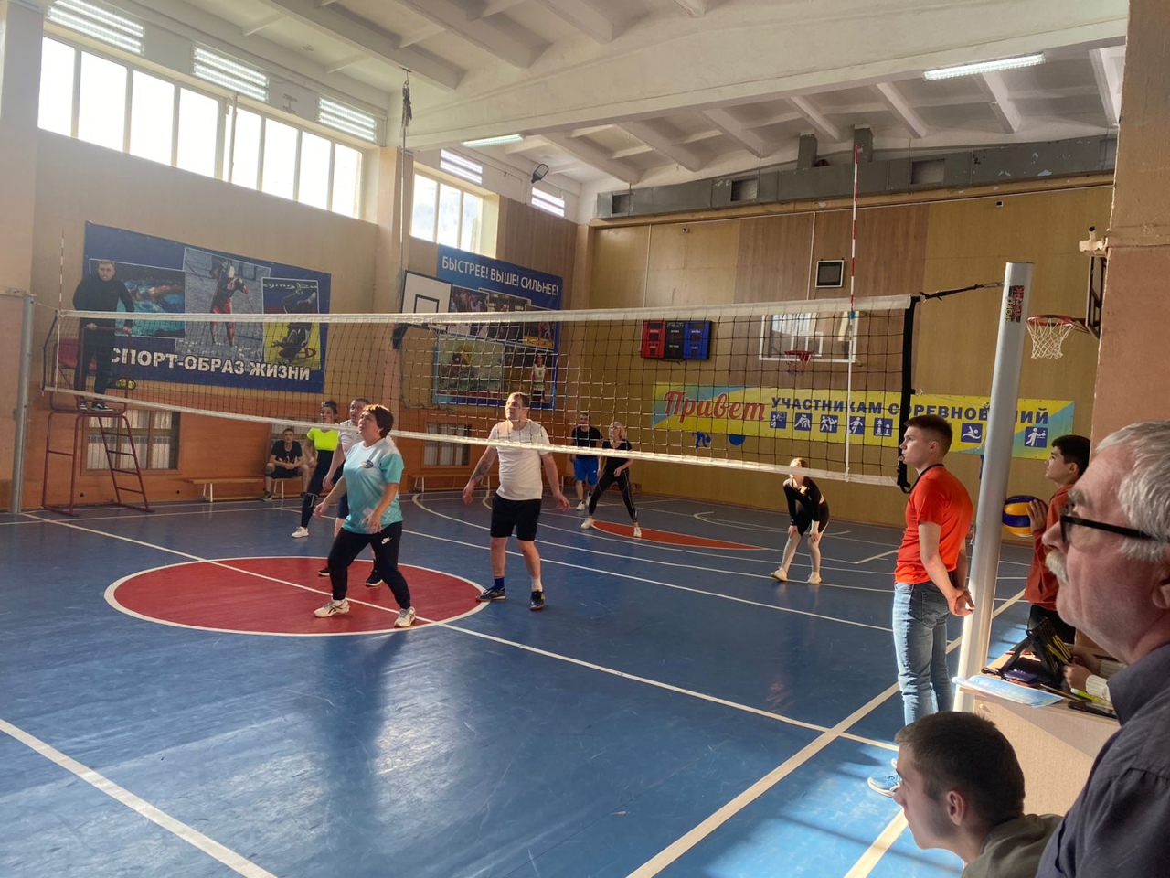 Соревнования по волейболу изменили расстановку сил в рейтинге команд спартакиады трудовых коллективов Охи