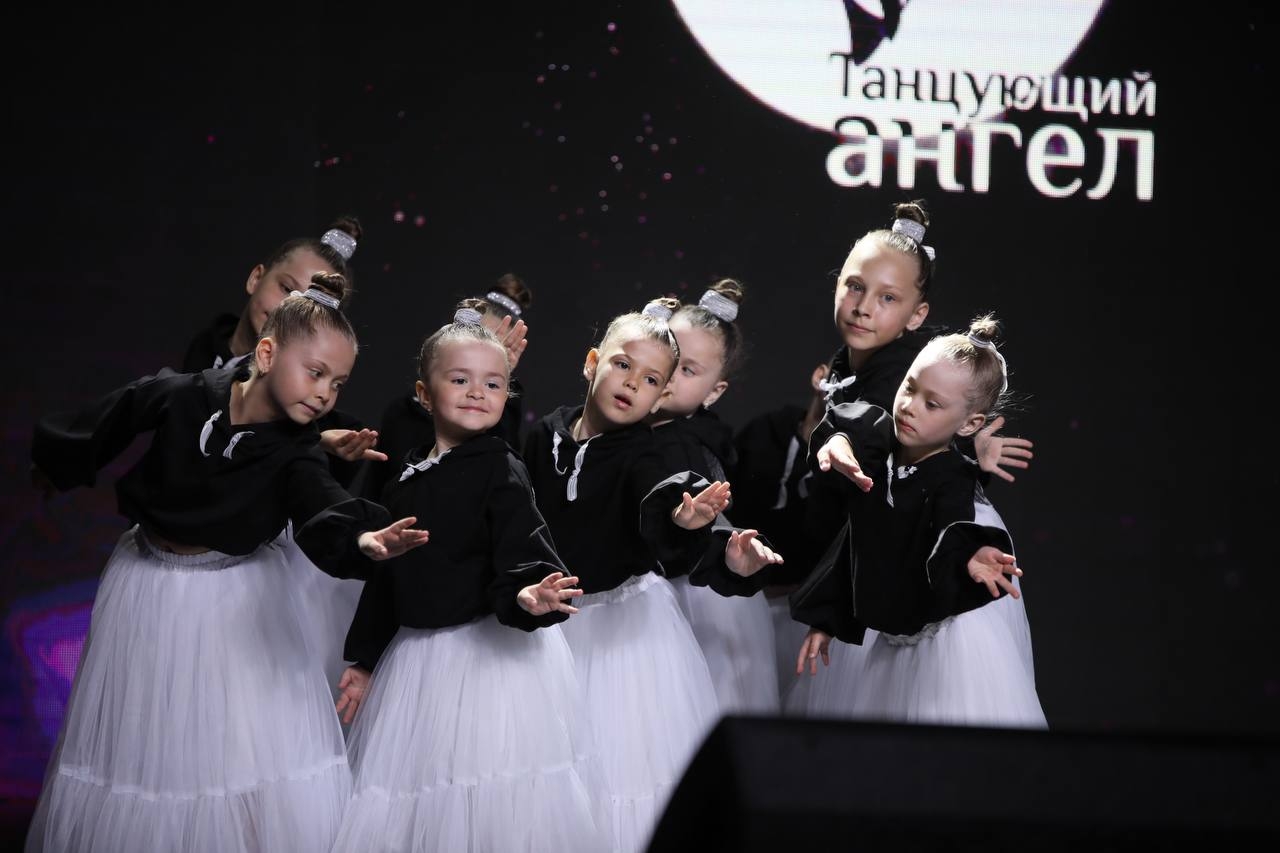 Самые юные участники охинского хореографического коллектива "Dance Hall" взяли две награды областного фестиваля