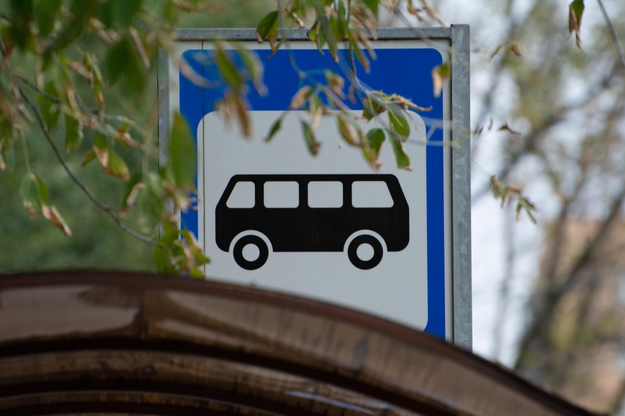 В день Троицы для жителей города будут организованы автобусные рейсы до кладбищ Охи и Озерного