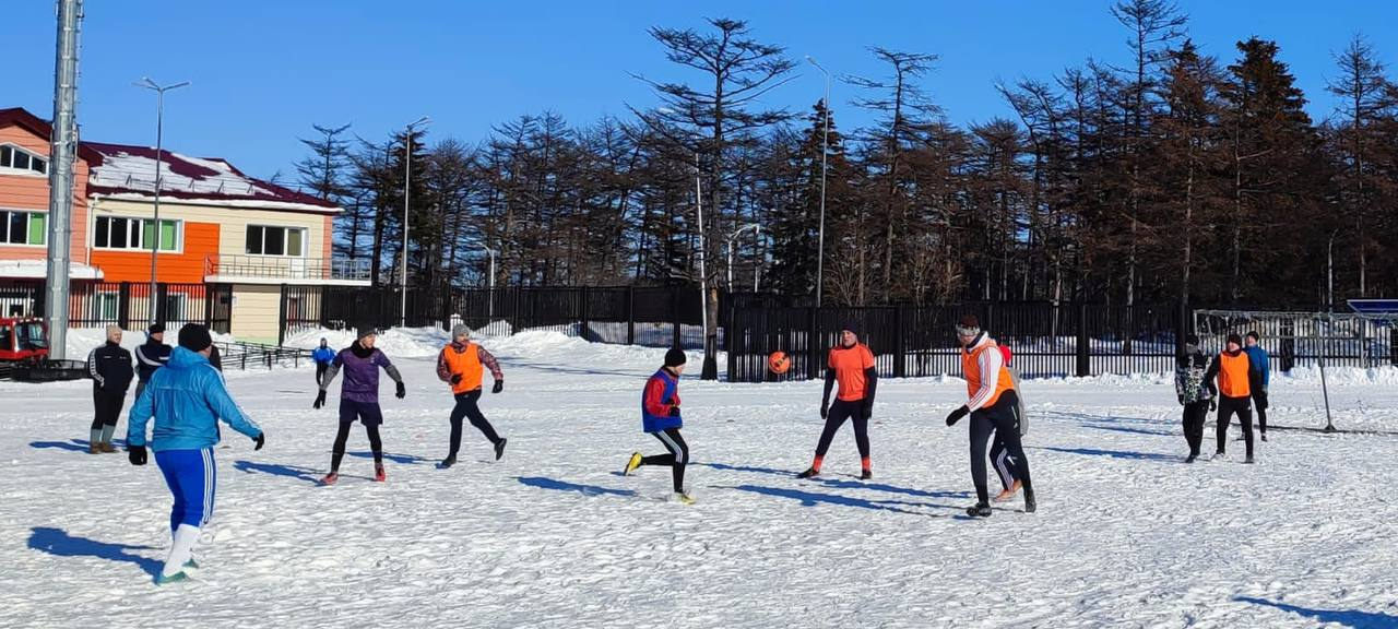 Игры в футбол на снегу стартовали в Охе