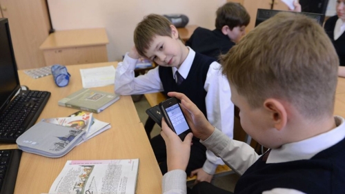 Повышать качество образования и дисциплину в школе планируют с помощью запрета мобильных телефонов