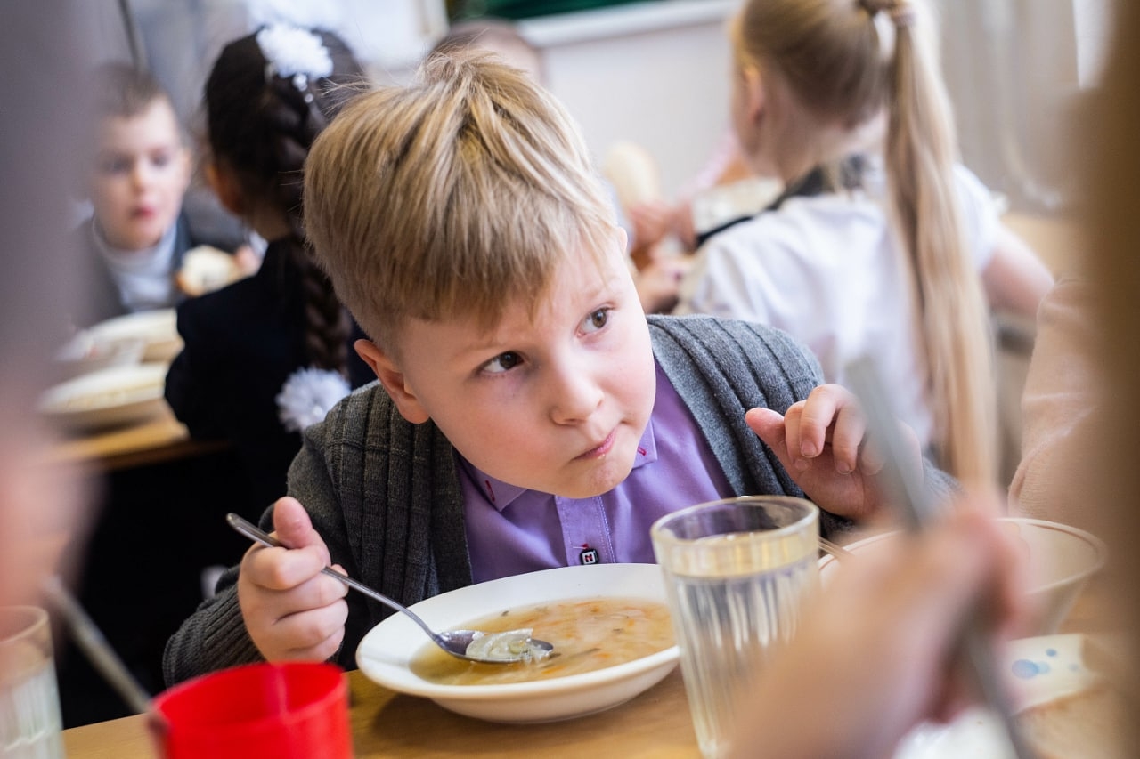 Охинцев проконсультируют по вопросам питания в школьных столовых