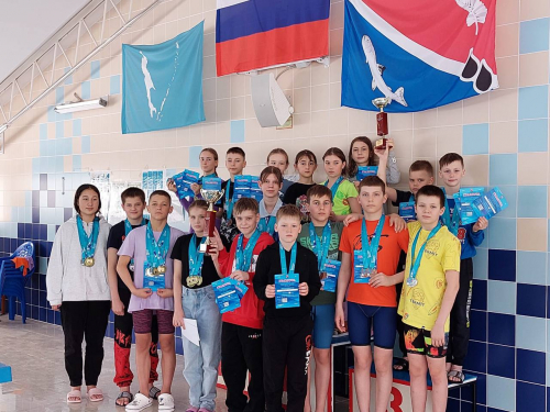За два дня соревнований в Ногликах охинские пловцы заработали более 50 индивидуальных медалей