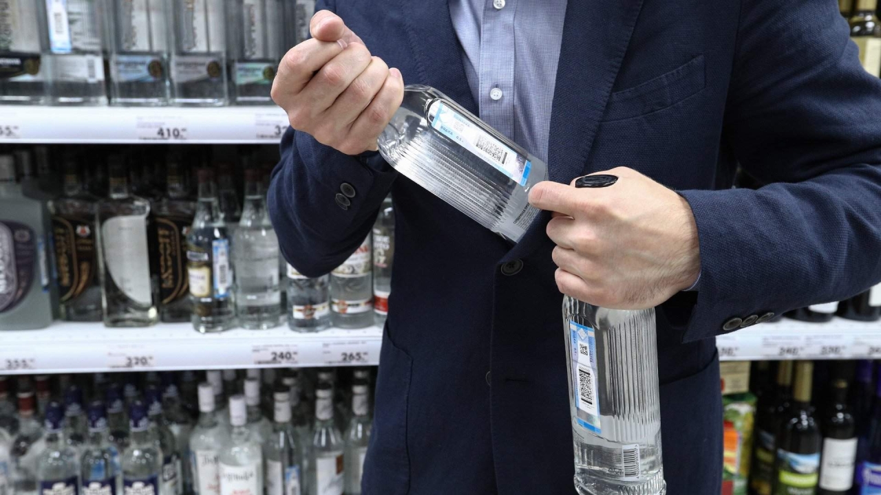 Больше 5 литров на человека: Сахалин вошел в пятерку самых пьющих регионов страны