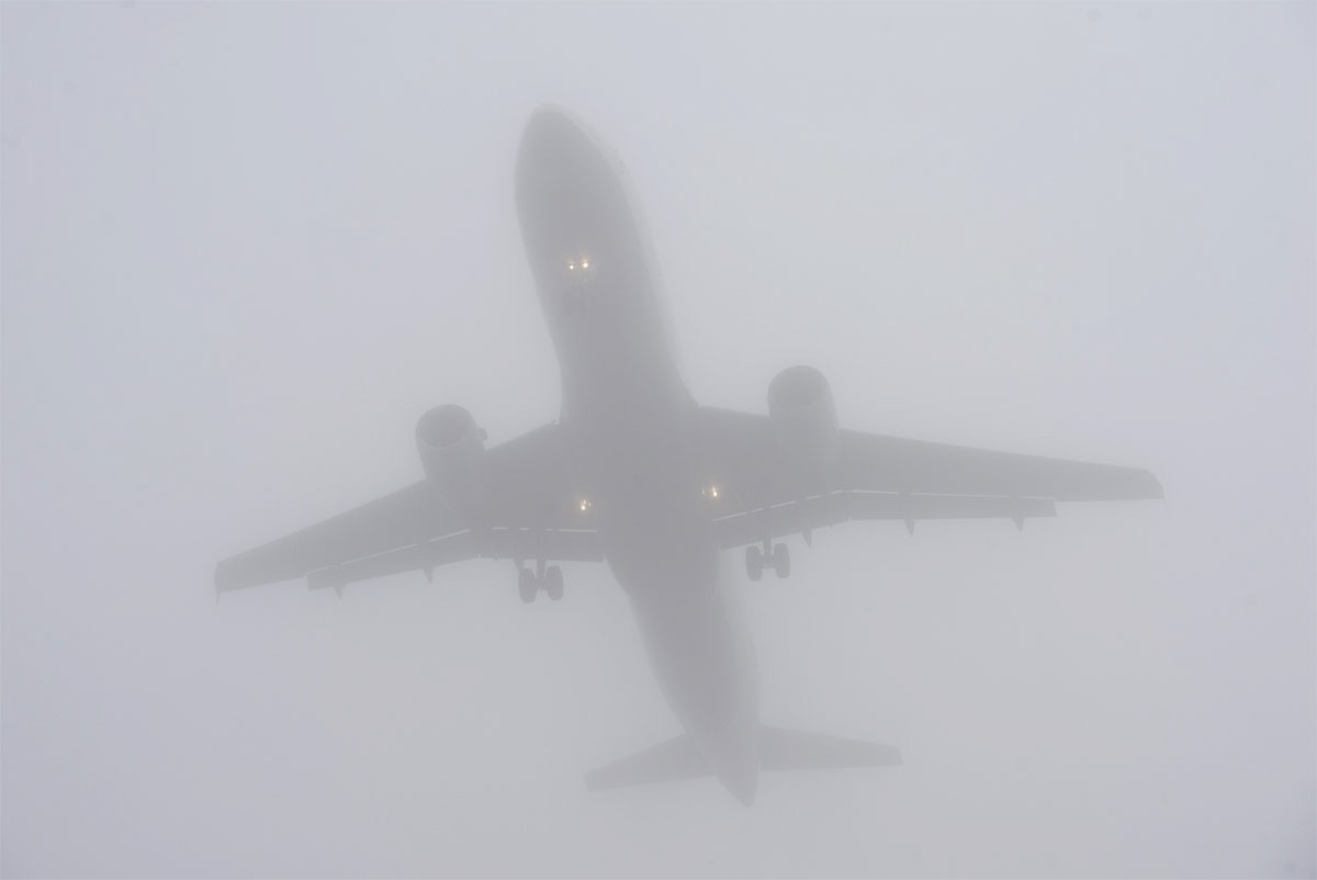 Из-за плотного тумана в областном центре задержаны два охинских рейса