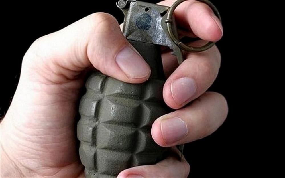 Охинка подарила знакомому боевую гранату, которую незаконно хранила дома