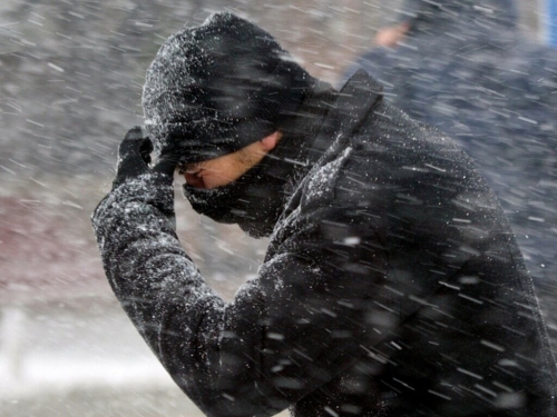 Ветер, снег и гололед: на 9 и 10 декабря в Оху направлено экстренное предупреждение