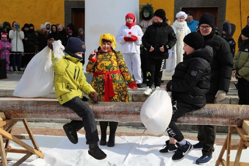 Охинцев зовут есть блины на скорость и прогонять зиму потешками