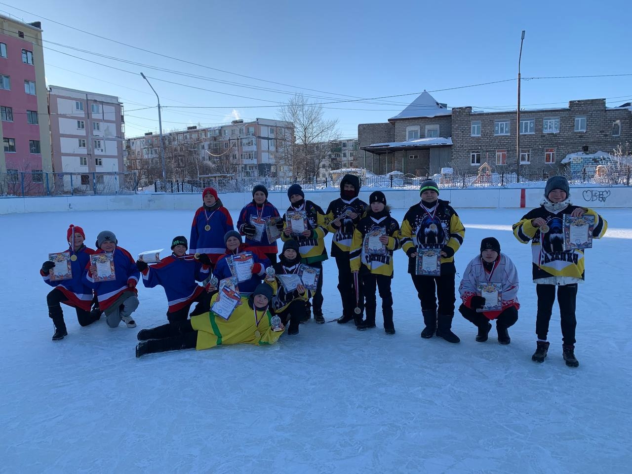 «Шайбу!»: во Всероссийский день снега охинские хоккеисты открыли зимний сезон