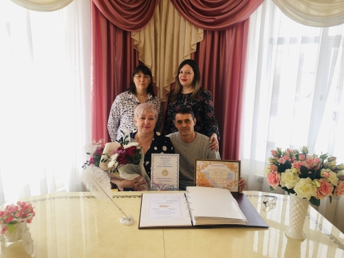 Тридцать лет вместе – семья охинцев Мариновых отметила жемчужную свадьбу