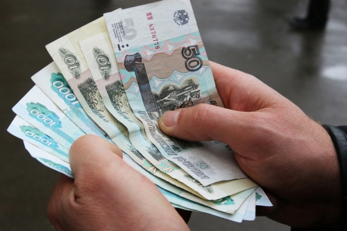 Эксперты выяснили, через сколько лет большинство сахалинцев будет получать зарплату от 100 тысяч рублей
